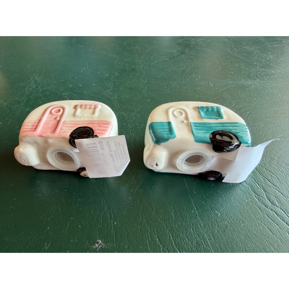Vintage Style Camper Trailer Salt and Pepper Shakers Set Pink Teal Ceramic NEW - Picture 4 of 4